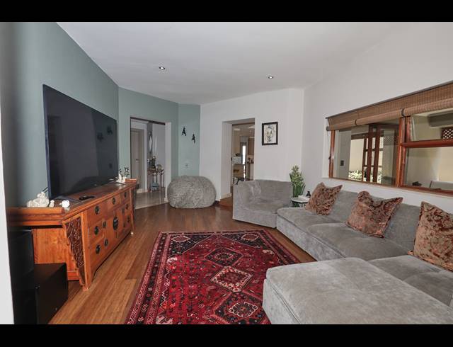 5 BEDROOM FREEHOLD TO LET IN NEWLANDS